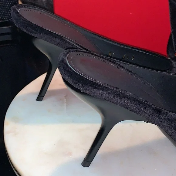 SALVATORE FERRAGAMO EMII 85 T 9 1/2 C NERO VELVIT NIB